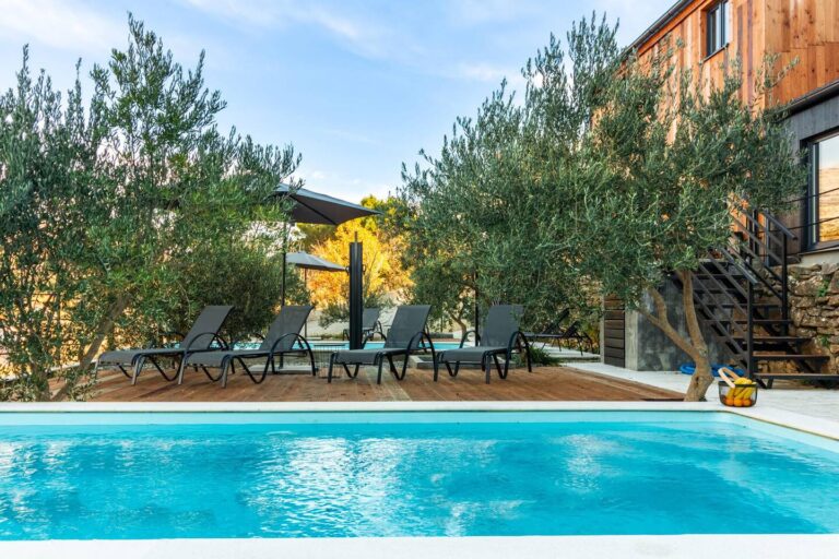 Olive House – Tugare